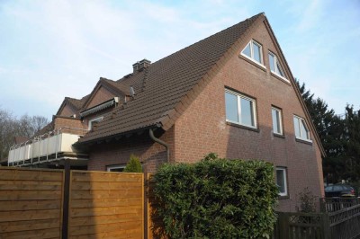 Gehoben ausgestattete Dachgeschoss-Maisonette-Wohnung in einem 2-Familienhaus