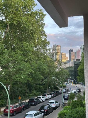 Modernisierte 3-Zimmer-Wohnung im Frankfurter Westend mit Skyline-Blick & Balkon