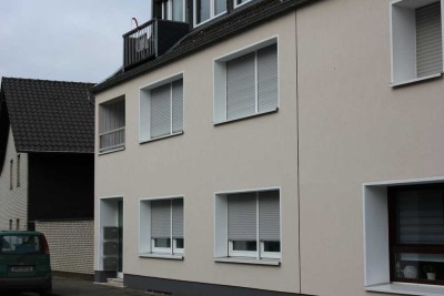 Stilvolle 2-Zimmer-Dachgeschosswohnung mit Balkon und Einbauküche in Langerwehe
