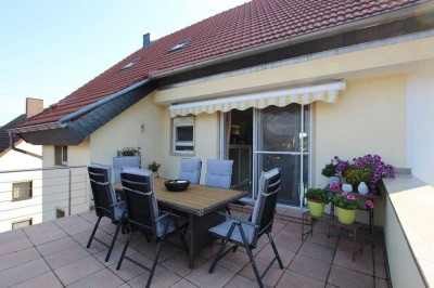 Provisionsfrei: gepflegtes 2-Familienhaus mit 10 Zimmern und ca. 240m² Wohnfläche