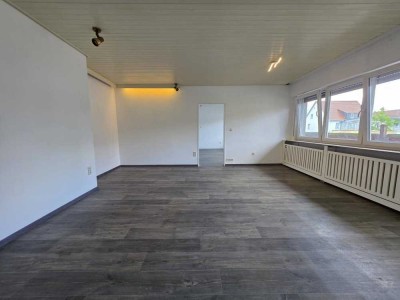 Großzügige 3-Zimmerwohnung im Obergeschoss mit Balkon und Dachterrasse
