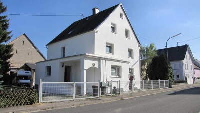 Solides 3 Familienhaus mit Halle und Werkstatt in der Nähe von Kirchberg