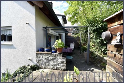 Mit Liebe gepflegte DHH in Aichtal inkl. Doppel-Carport in einer ruhig gelegenen Straße!