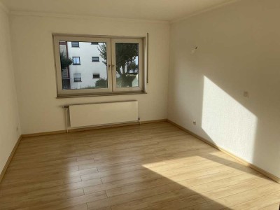 Gepflegte 2-Zimmer-Wohnung mit großem Balkon in Maintal-Hochstadt
