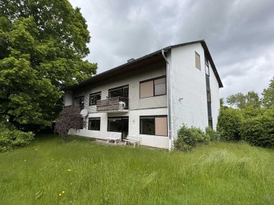 Wohnhaus mit zwei Wohnungen - Arztpraxis und ausbaufähigem Dachgeschoss!!