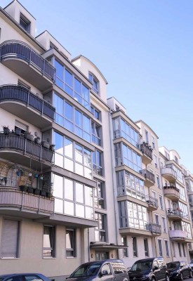 Helle 2-Zimmer-Wohnung mit Balkon im Zentrum-West