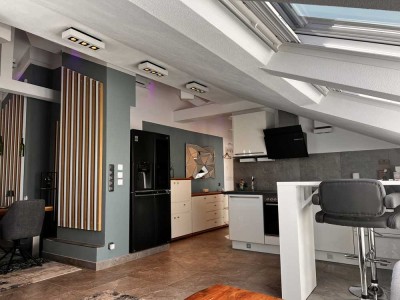 Attraktive möblierte 1,5-Zimmer-Dachgeschosswohnung mit lux. Innenausstattung in Sendling inkl. TG