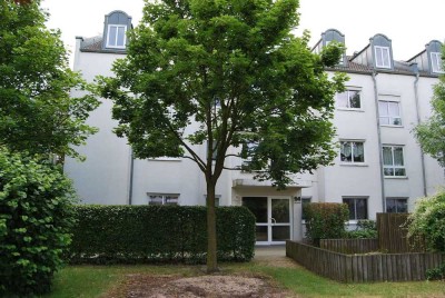 Renovierte 3-Zimmer-Wohnung mit Garten und Tiefgarage in Leipzig-Lindenthal