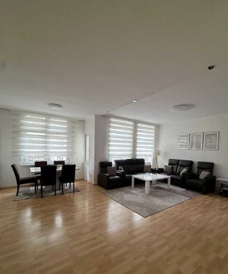 Do.-City-West: Herrliche Altbau-ETW im 1. OG mit hohen Decken und Balkon!