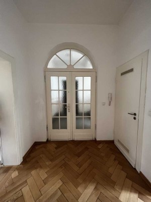3 ZIMMER ALTBAUWOHNUNG IM BISMARCKVIERTEL