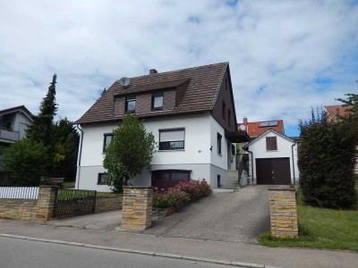 Renoviertes freistehendes Einfamilienhaus in ruhiger Halbhöhenlage