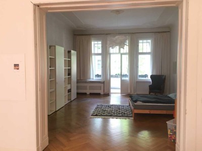 Einfache aber großzügige Wohnung (129 qm), 2,5 Zimmer, EBK mit Balkon in Friedenau, möbliert