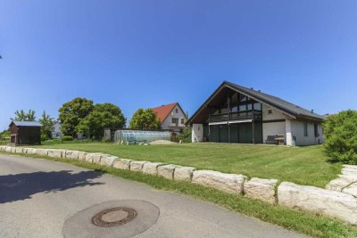 Ihr neues Zuhause mit Urlaubsfeeling: Freistehendes Einfamilienhaus mit Pool in Paulushofen