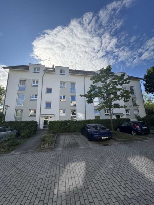 -RESERVIERT-Geschmackvolle Wohnung mit drei Zimmern sowie Balkon und Einbauküche in Königs