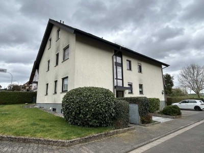 Schöne helle DG-Wohnung mit Dachterrasse