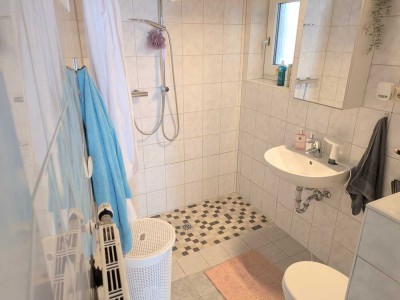 Bodentiefe Dusche | Erdgeschoss | Zwei Zimmer