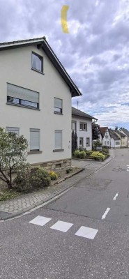 Großzügige 5-Zimmer-Wohnung auf ca. 130 m² , verteilt auf Ober- und Dachgeschoss eines ruh