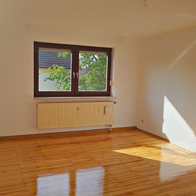 Stilvolle, helle, modernisierte 2-Zimmer-Wohnung mit EBK