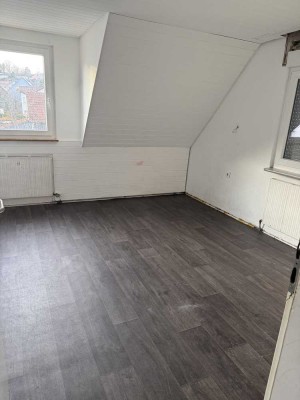 2-Zimmer-Dachgeschosswohnung mit Balkon und Einbauküche in Karlsruhe