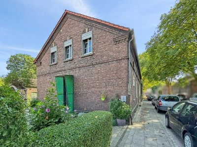 Historisches Schmuckstück mit Gartenidylle: Charmantes Zechenhaus in Oberhausen-Alsfeld