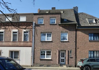 Historischer Charme, moderne Möglichkeiten – Einfamilienhaus mit Garten und Garage!