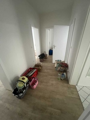 Biete renovierte 3 Zimmer Wohnung in 04229 Leipzig