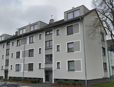 Attraktive und modernisierte 2,5-Raum-Wohnung mit geh. Innenausstattung mit Balkon und EBK