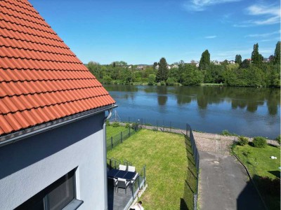 Bestlage: Neuwertiges Traumhaus direkt am Main