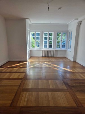 Wunderschöne 3,5 Zimmer Altbauwohnung mit Wohnküche, Balkon, Gäste-WC & Gartennutzung