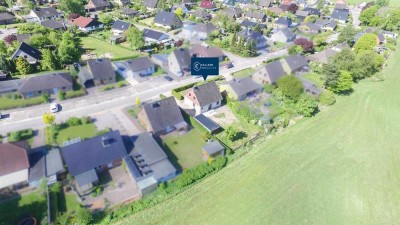Siedlungshaus mit viel Potenzial in Feldrandlage