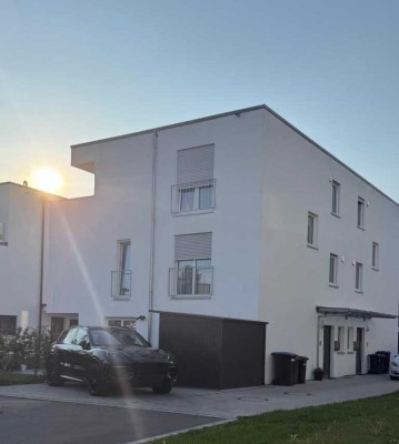 Geräumige Doppelhaushälfte Neu-Ulm - perfekt für Familie und Homeoffice