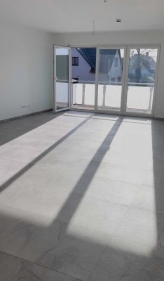 Neubauwohnung 3 Zimmer + Carport + Stellplatz + Balkon - Ab 01.06.2025