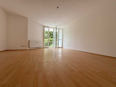 Gut geschnittene 3-Zimmer-Wohnung mit Balkon und Einbauküche in München Hadern