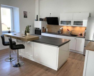 von privat geschmackvolle 4-Zimmer-Wohnung mit luxuriöser Innenausstattung vor den Toren der Stadt
