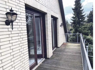 Attraktive 3,5-Zimmer-Maisonette-Wohnung mit großem Balkon und Einbauküche
