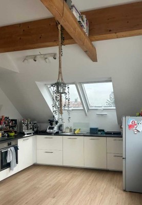helle Dachgeschosswohnung in ruhiger Lage