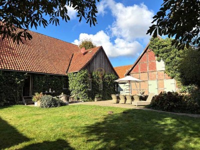 Ein Zuhause mit Seele - Geschichte trifft auf Herzblut!
Traumhaftes Fachwerkhaus mit Nebengeb