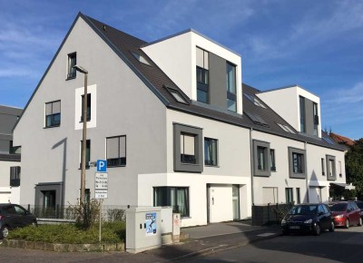 Attraktive, neuwertige 3-Zimmer-Erdgeschosswohnung mit geh. Innenausstattung mit Terrasse