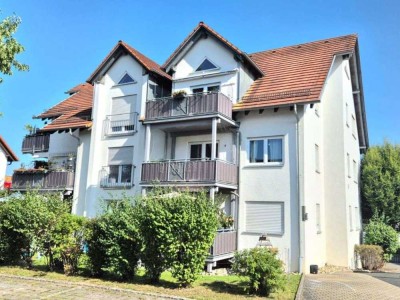 Charmante 4-Zi.-Wohnung - Einbauküche - Balkon - eigene Garage