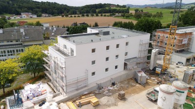 Wohlfühlwohnen im Herzen von Mittertreffling – 3 Zimmer, Balkon und Parkplatz inklusive
