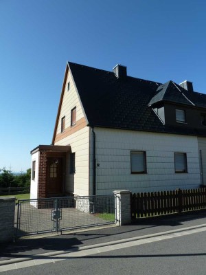 Gepflegte DHH in ruhiger Ortsrandlage
