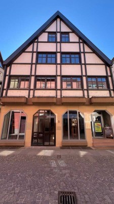 Altstadtjuwel mit Potenzial –
 4,5-Zimmer-Wohnung für Wohnen oder Gewerbe