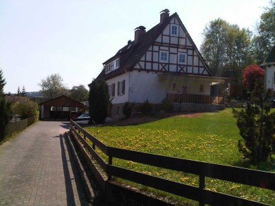 Modernisiertes Haus mit schönem Grundstück und Blick ins Grüne