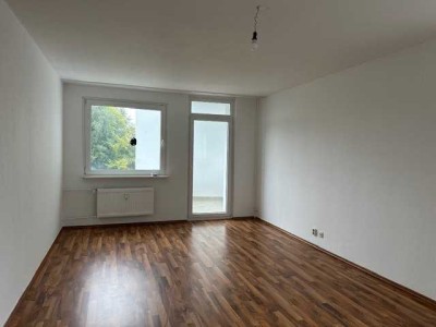 Schöne 2,5 Zimmer Wohnung mit Balkon