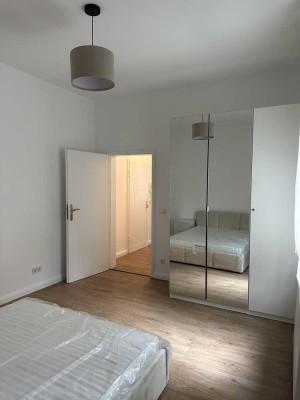 Erstbezug nach Sanierung mit Einbauküche: Stilvolle 2-Zimmer-EG-Wohnung