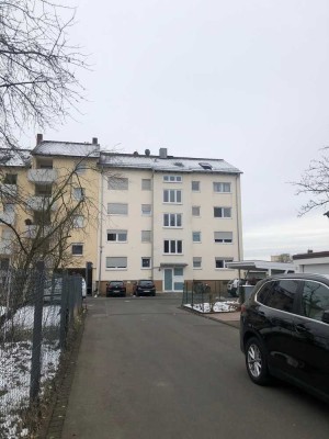 Ohne Makler! Leerstehende, Modernisierte 3-Zimmer-Wohnung (Balkon, EBK, Keller, Stellplatz