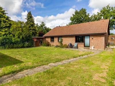 Bungalow mit großem Garten 
in ruhiger Dorflage