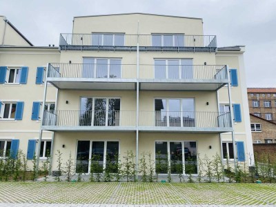 Geschmackvolle 3-Raum-Penthouse-Wohnung mit gehobener Innenausstattung mit EBK in Frankfurt am Main