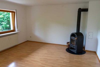 Schöne Souterrain Wohnung mit Terrasse und Holzofen