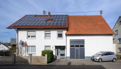 Top gepflegtes 3-Familienhaus
mit 2 Werkstätten, PV-Anlage
& Stellplatz für Wohnmobil